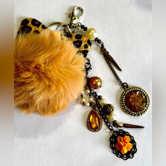 Chic Leopard Pom Pom Keychain bag tote purse Charms - Picture 1 of 10